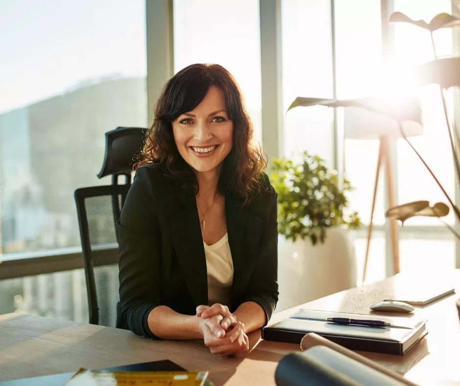 mujer en puesto de liderazgo 