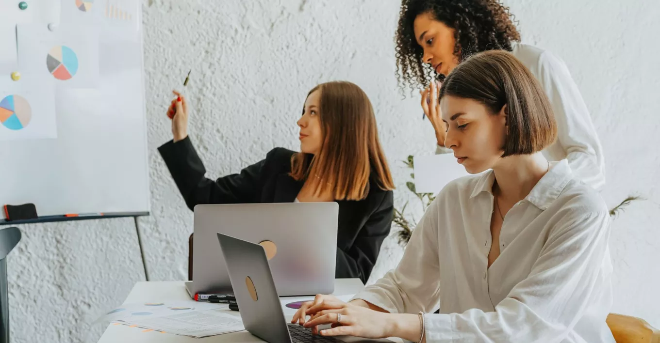 MUJERES EN EL TRABAJO
