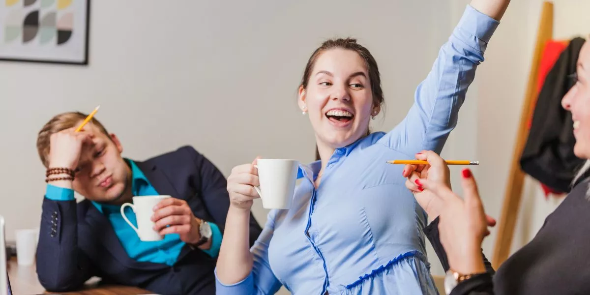 Colaboradores celebran porque en su empresa llevaron su estrategia de beneficios al siguiente nivel