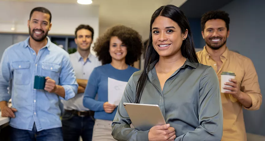 Equipe de trabajo en la oficina