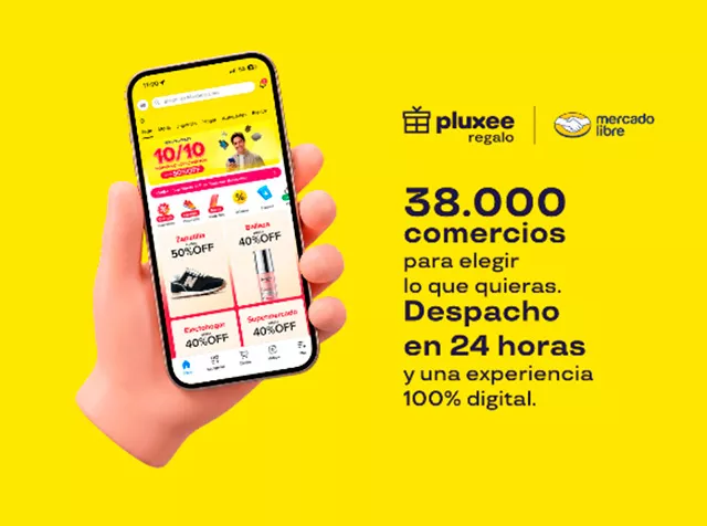 Imagen de un celular con el sitio web de Mercado Libre abierto.