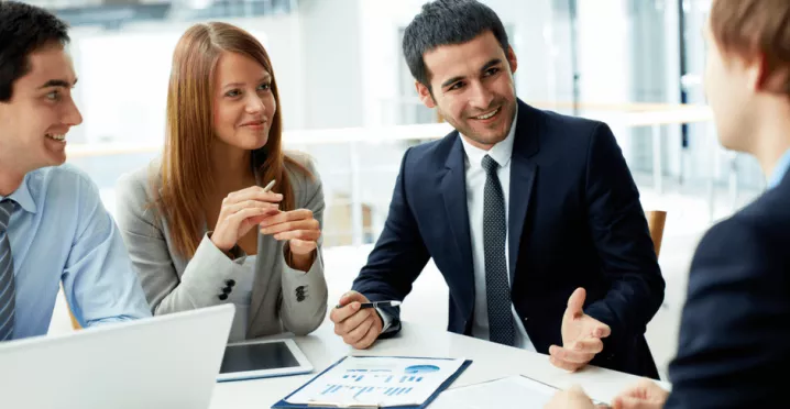  satisfacción de los colaboradores influye en la retención de clientes