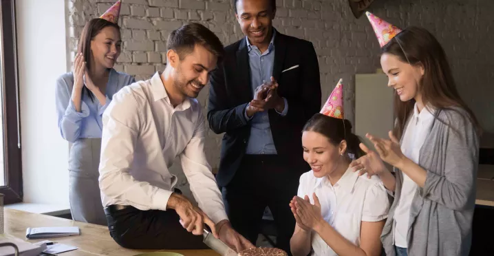 celebrar cumpleaños