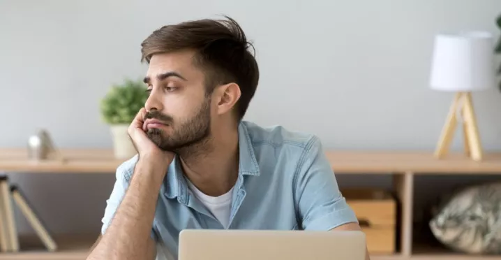 colaborador desmotivado