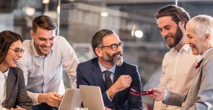 beneficios laborales en la oficina