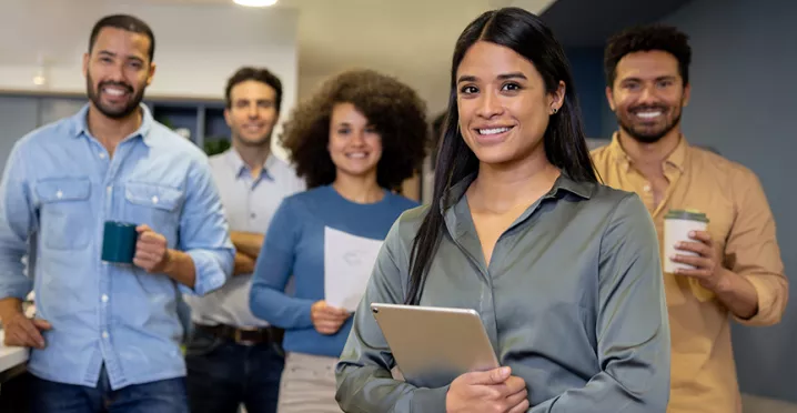 Equipe de trabajo en la oficina