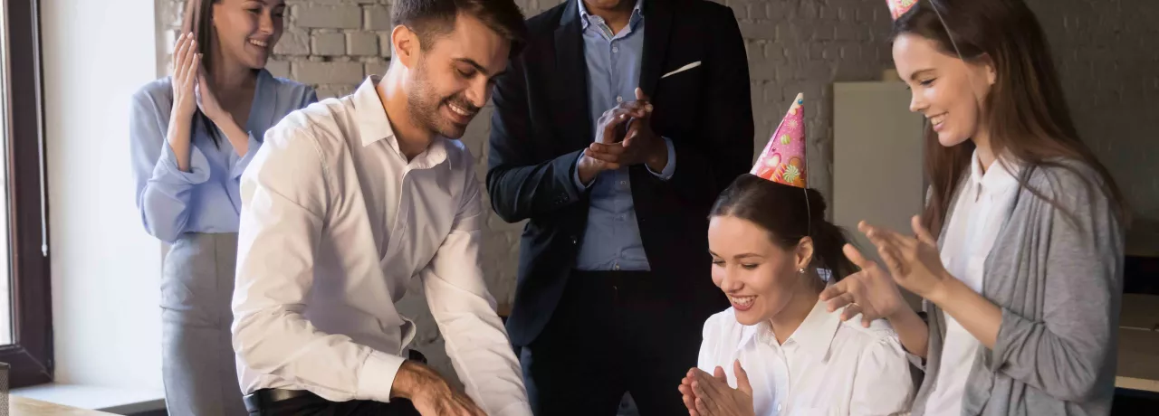 celebrar cumpleaños