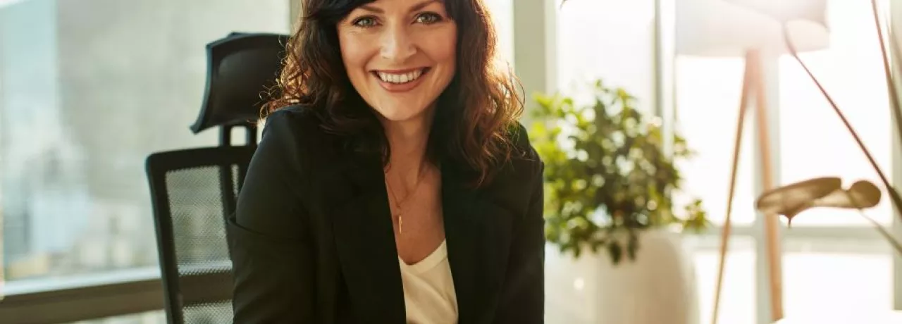 mujer en puesto de liderazgo