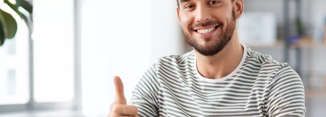 hombre feliz