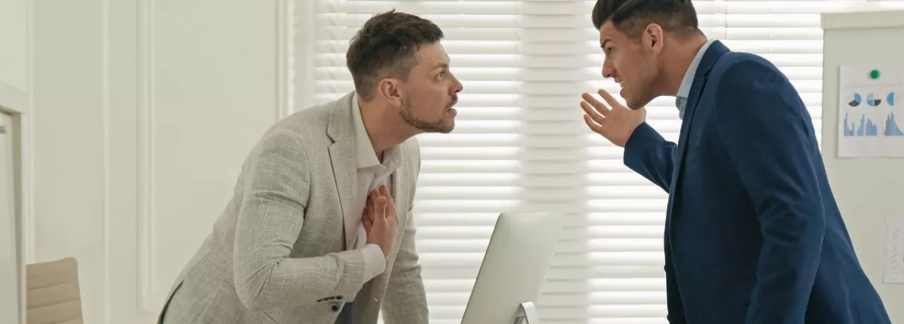 pelea en la oficina