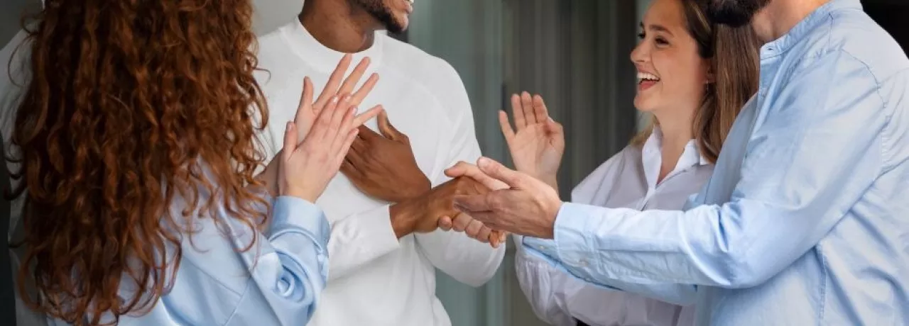 foto de personas en la oficina
