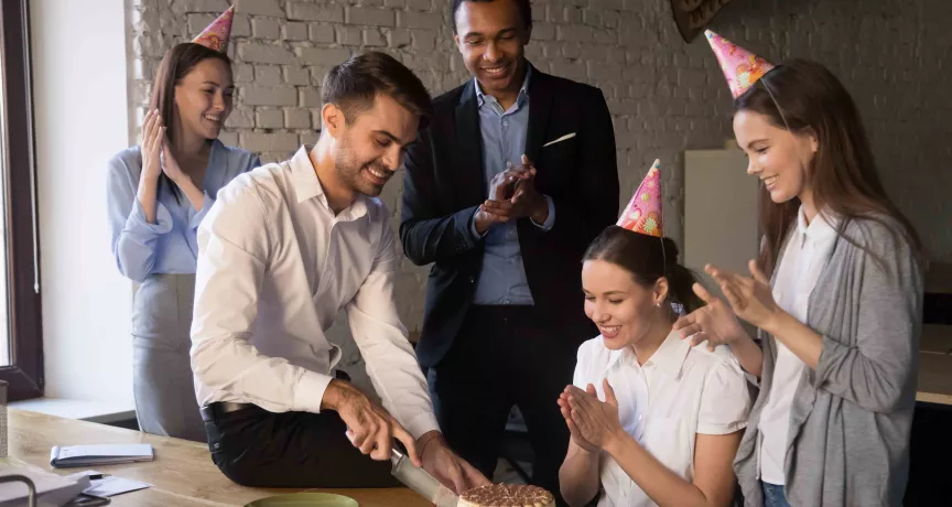 celebrar cumpleaños