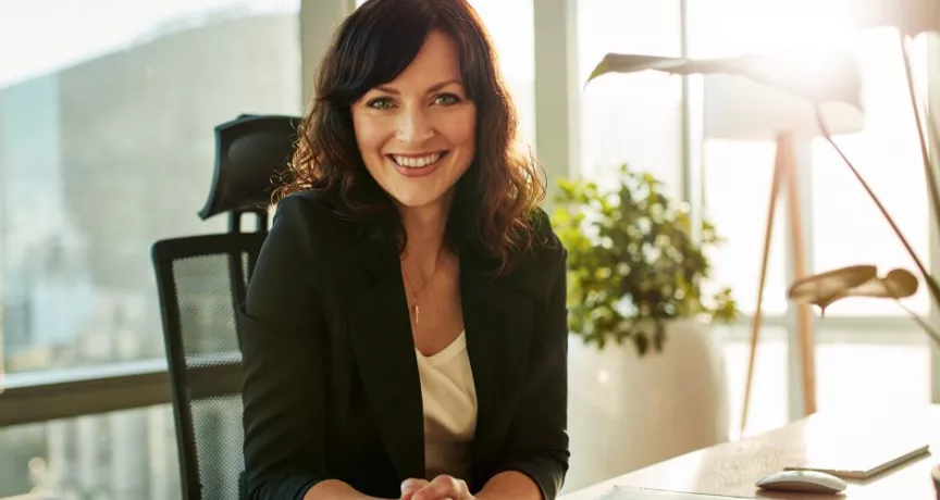 mujer en puesto de liderazgo