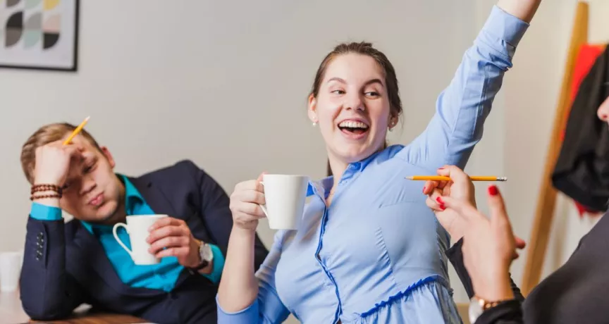 Colaboradores celebran porque en su empresa llevaron su estrategia de beneficios al siguiente nivel