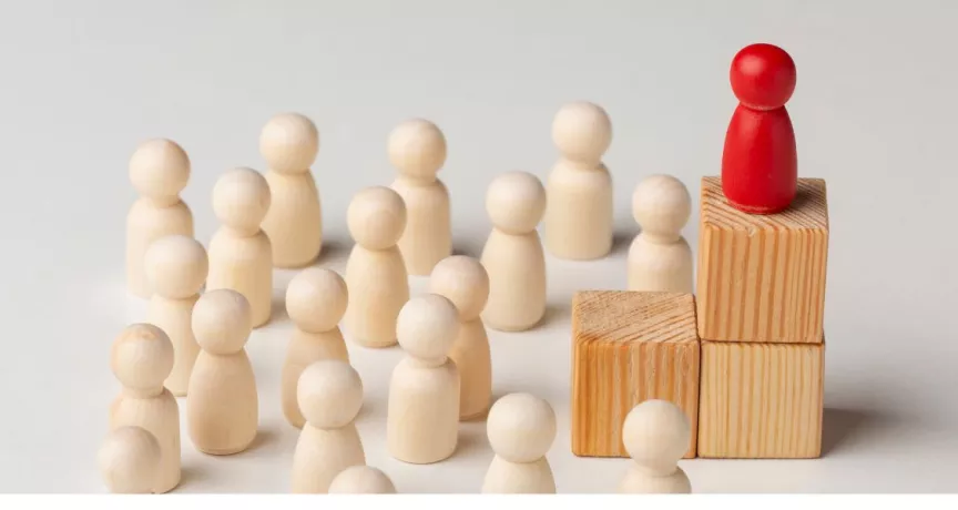 Ilustración que simboliza los estilos de liderazgo en una empresa y la relación entre jefes y equipos de trabajo.