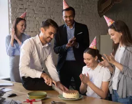 celebrar cumpleaños