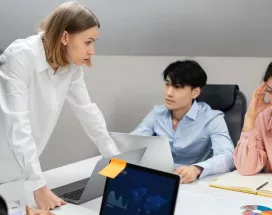 equipo de trabajo gestionando un conflicto interno
