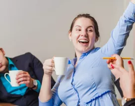 Colaboradores celebran porque en su empresa llevaron su estrategia de beneficios al siguiente nivel