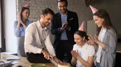 celebrar cumpleaños