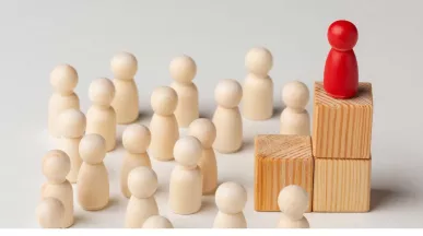 Ilustración que simboliza los estilos de liderazgo en una empresa y la relación entre jefes y equipos de trabajo.