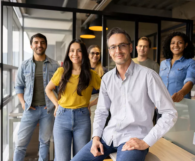 Grupo de personas que trabajan juntas