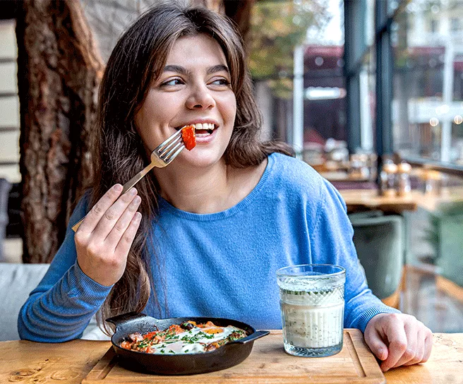 Imagen de una persona en el restaurante